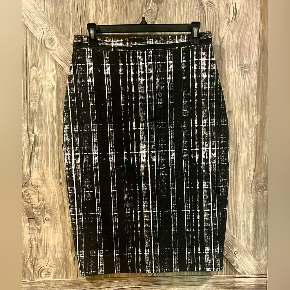 NWT Banana Republic Sloan stretch pencil skirt 8. Versatile, wear year round.